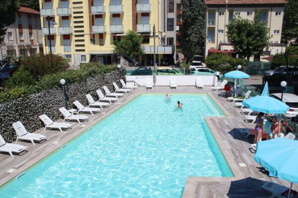 hotel-sayonara-piscina-02